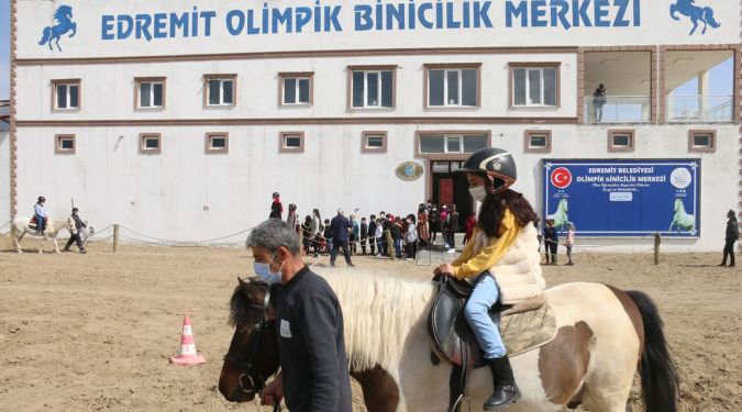 SEÇİM VAADİNİ YERİNE GETİRDİ!