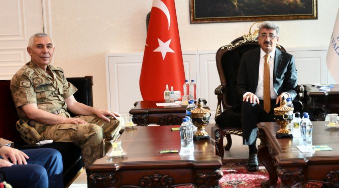 GÖREVE BAŞLADI