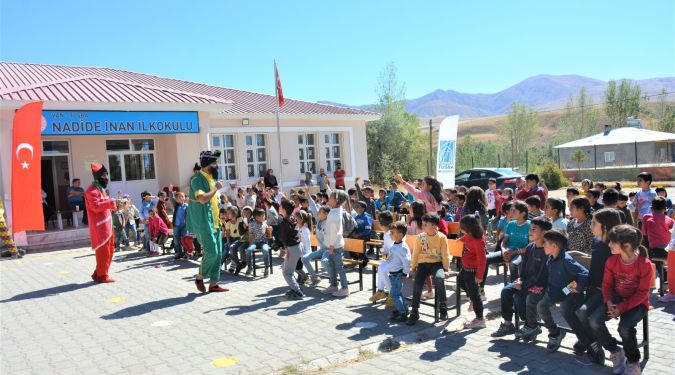 TUŞBA'DA ÇOCUKLAR ŞENDİLER