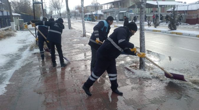 TUŞBA'DA KARLA MÜCADELE