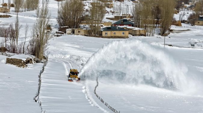 600 PERSONEL 257 İŞ MAKİNESİ